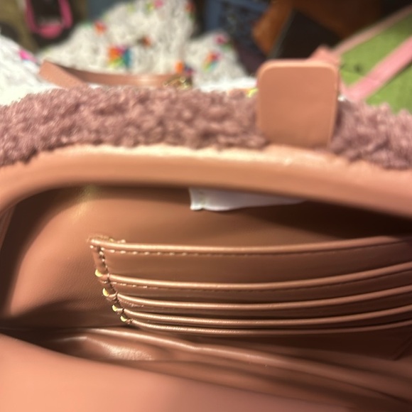 ISAAC MIZRAIHI New York, new with tags celebrate cozy days detachable Crossbody. - Picture 5 of 14